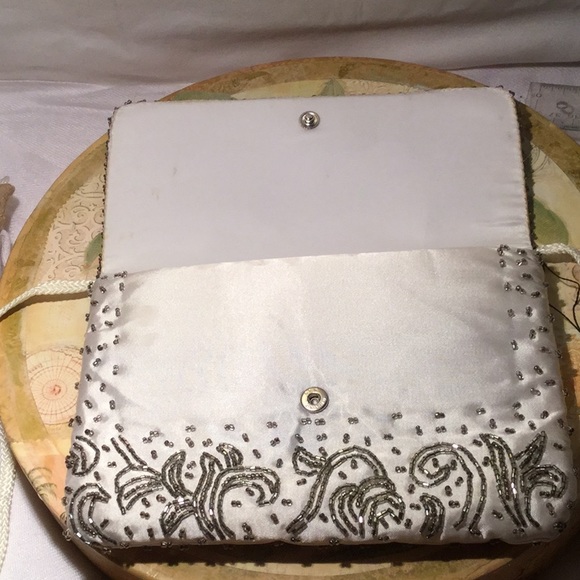 NWT beaded floral pattern evening bag - Picture 3 of 5